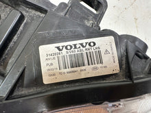 Load image into Gallery viewer, Frontscheinwerfer Volvo V60 I 31420261 Xenon Links Scheinwerfer Headlight SCH9205135666ni