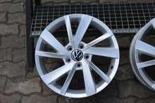 Laden Sie das Bild in den Galerie-Viewer, 4x Alufelge 17 Zoll 6.5" 5x112 46ET Glanz Silber 5H0071497 VW Golf VIII Passat FEL7461922338bp