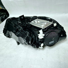 Laden Sie das Bild in den Galerie-Viewer, Frontscheinwerfer Mercedes-Benz W177 A1779062106 LED Rechts oder Links SCH1960225019pk