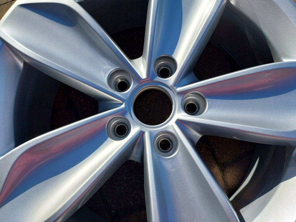 1x Alufelge 17 Zoll 7.0" 5x112 40ET Silber VW Passat Tiguan Rim Wheel FEL8466582227te