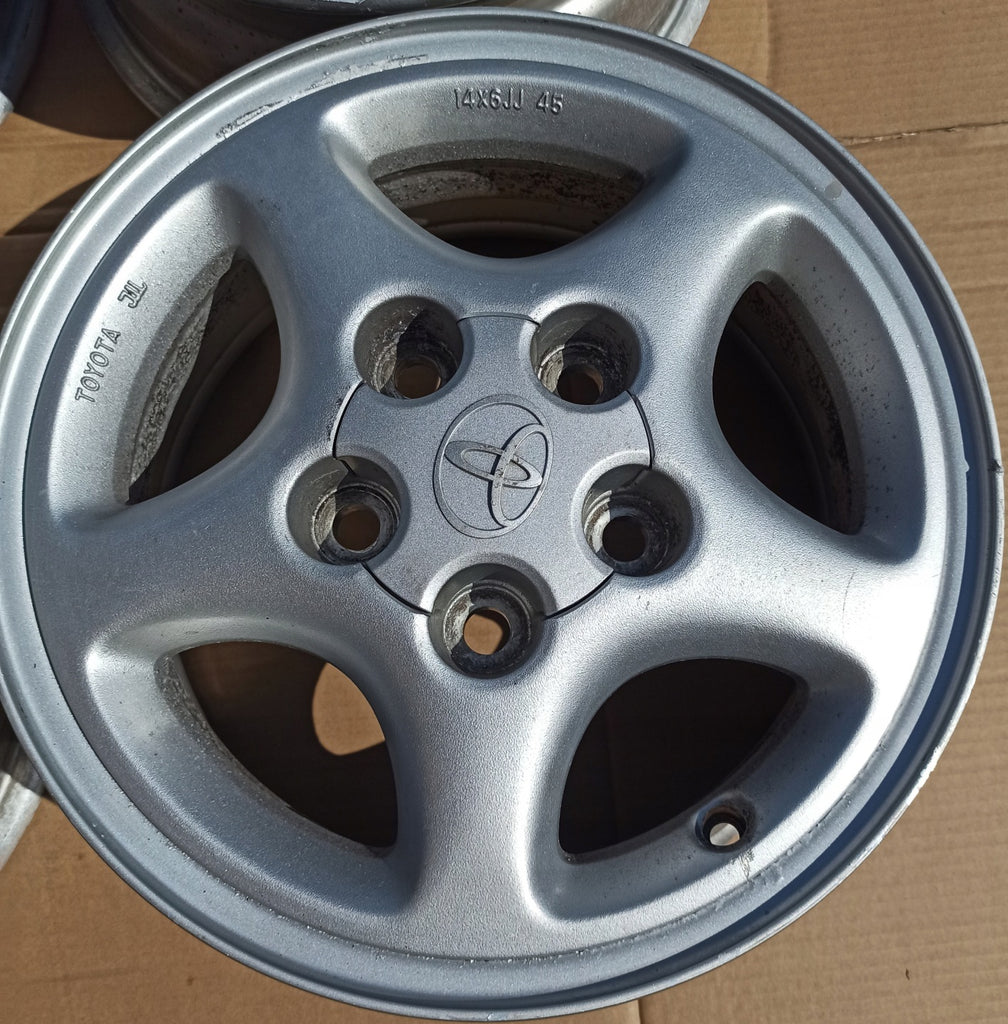 4x Alufelge 14 Zoll 5x100 45ET Glanz Silber Toyota Rim Wheel FEL8708397397qg