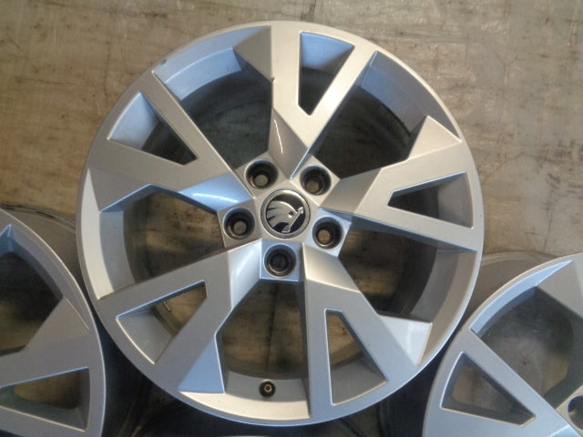 4x Alufelge 17 Zoll 7.0" 5x112 45ET Glanz Silber 5E0601025S Skoda Octavia III I FEL4824722990fo