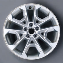 Load image into Gallery viewer, 1x Alufelge 18 Zoll 8.0&quot; 5x112 45ET Glanz Silber 81A601025R Audi Q2 Rim Wheel