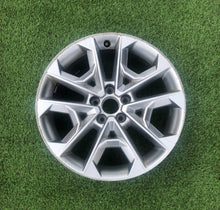 Load image into Gallery viewer, 1x Alufelge 18 Zoll 8.0&quot; 5x112 45ET Glanz Silber 81A601025R Audi Q2 Rim Wheel