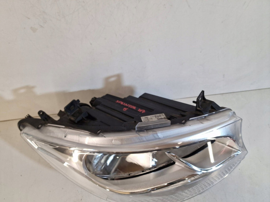 Frontscheinwerfer Mercedes-Benz Sprinter A9109060100 Rechts Headlight SCH7411022612tq
