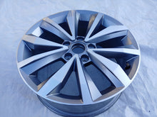 Load image into Gallery viewer, 1x Alufelge 17 Zoll 7.0&quot; 5x112 45ET Glanz Grau 2GA601025B VW T-Roc Rim Wheel