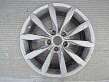 Laden Sie das Bild in den Galerie-Viewer, 1x Alufelge 17 Zoll 6.0" 5x112 48ET Glanz Silber 5G0601025K VW Golf Vii FEL7130466235cy