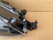 Laden Sie das Bild in den Galerie-Viewer, Frontscheinwerfer Mazda II D43N-51030 LED Rechts Scheinwerfer Headlight