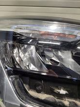 Laden Sie das Bild in den Galerie-Viewer, Frontscheinwerfer Renault Clio I V 260100902R LED Rechts Scheinwerfer Headlight SCH1182731028qk