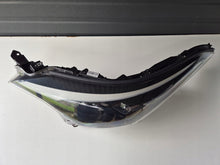 Laden Sie das Bild in den Galerie-Viewer, Frontscheinwerfer Toyota 81150-YP280 LED Links Scheinwerfer Headlight