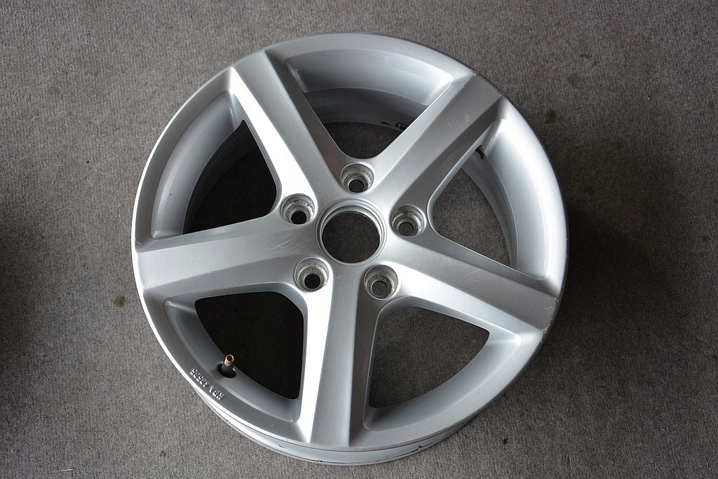 1x Alufelge 15 Zoll 6.5" 5x112 50ET Glanz Silber 5K0071485 Vw Rim Wheel