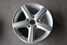 Load image into Gallery viewer, 1x Alufelge 15 Zoll 6.5&quot; 5x112 50ET Glanz Silber 5K0071485 Vw Rim Wheel