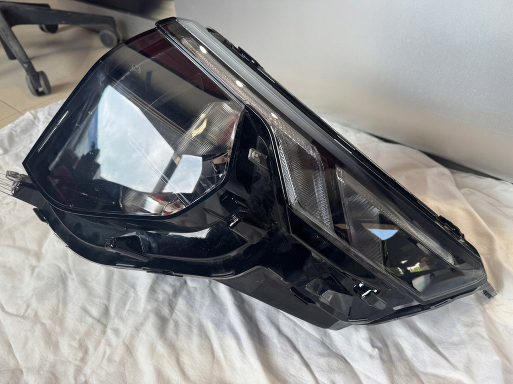Frontscheinwerfer Ford Courier 11071087F R2X6-13E015-AG Links Headlight SCH1200857509dz