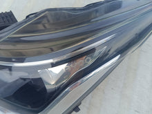 Laden Sie das Bild in den Galerie-Viewer, Frontscheinwerfer Toyota Aygo 81170-0H210 LED Links Scheinwerfer Headlight SCH5117929115oh