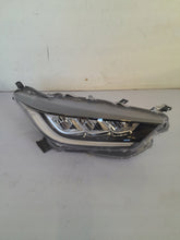 Laden Sie das Bild in den Galerie-Viewer, Frontscheinwerfer Toyota Yaris LED Rechts Scheinwerfer Headlight