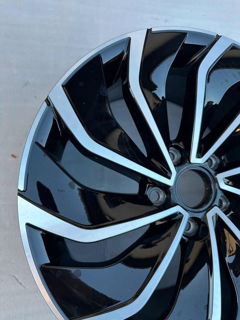1x Alufelge 17 Zoll 7.5" 5x112 5H0601025D VW Golf VIII I Rim Wheel FEL9068104590on