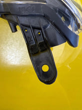 Load image into Gallery viewer, Frontscheinwerfer Toyota Yaris LED Ein Stück (Rechts oder Links) Headlight SCH2009033660ld