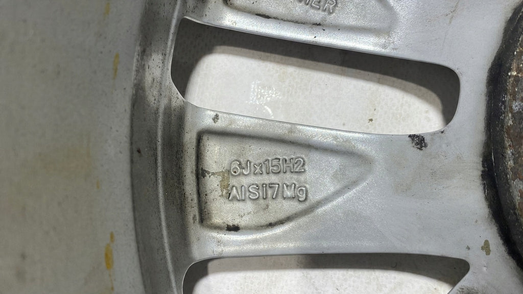 1x Alufelge 15 Zoll 6.0" 5x100 40ET Glanz Silber 6R0601025 VW Polo Rim Wheel