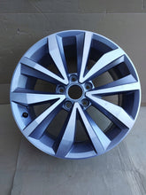 Load image into Gallery viewer, 1x Alufelge 17 Zoll 7.0" 5x112 45ET Glanz Silber 2GA601025P Mg T-Roc Rim Wheel FEL9985909100jh