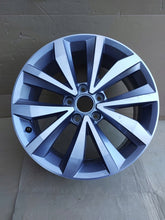 Load image into Gallery viewer, 1x Alufelge 17 Zoll 7.0" 5x112 45ET Glanz Silber 2GA601025P Mg T-Roc Rim Wheel FEL9985909100jh