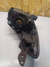 Laden Sie das Bild in den Galerie-Viewer, Frontscheinwerfer Mazda II D65151040 Links Scheinwerfer Headlight SCH1634153972tv