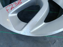 Laden Sie das Bild in den Galerie-Viewer, 1x Alufelge 16 Zoll 6.5&quot; 4x108 20ET 39007897 Opel Crossland Rim Wheel