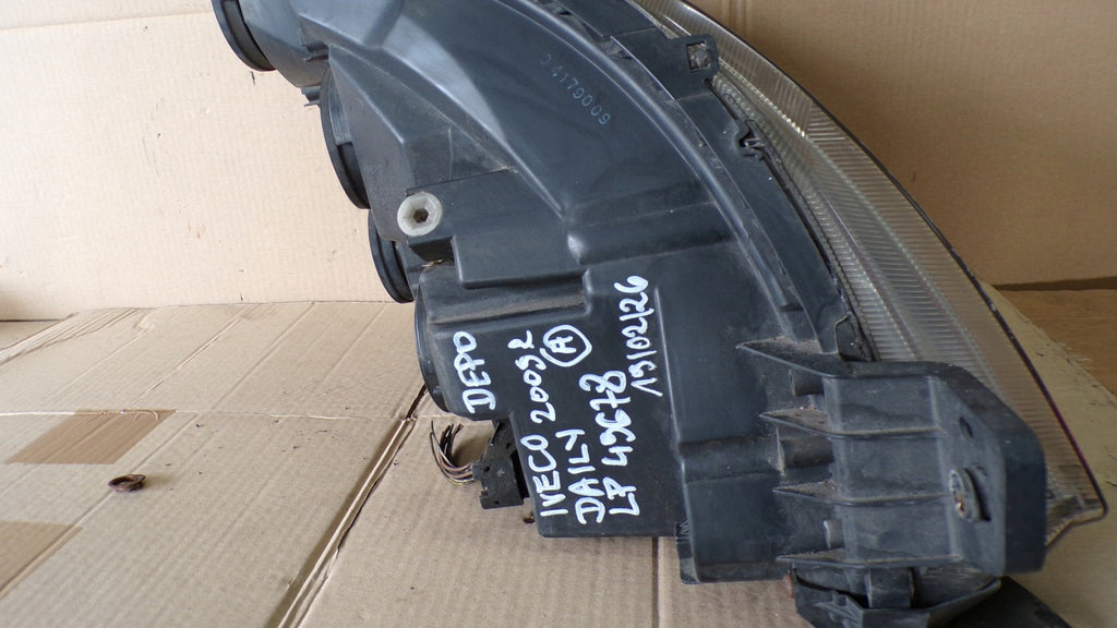 Frontscheinwerfer Iveco Daily III Links Scheinwerfer Headlight SCH7950407372kt
