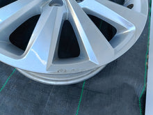 Laden Sie das Bild in den Galerie-Viewer, 1x Alufelge 15 Zoll 5.5&quot; 5x100 40ET 6F0601025G Seat Rim Wheel