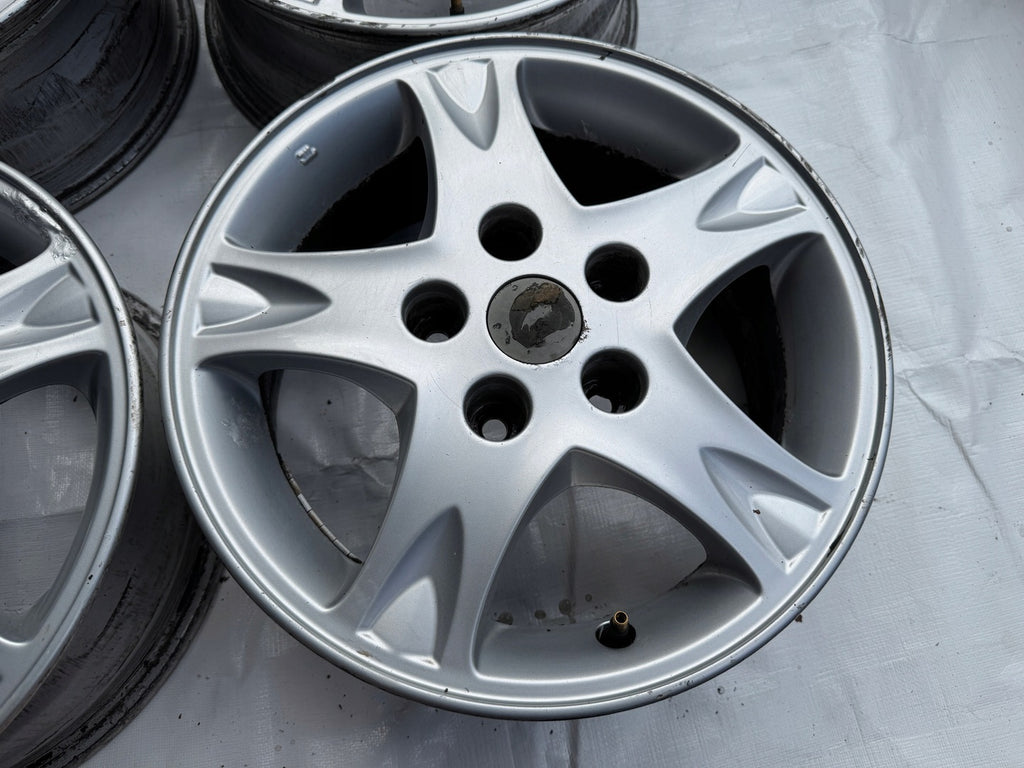 4x Alufelge 15 Zoll 6.0" 5x114.3 40ET Silber Nissan Rim Wheel