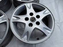 Load image into Gallery viewer, 4x Alufelge 15 Zoll 6.0&quot; 5x114.3 40ET Silber Nissan Rim Wheel