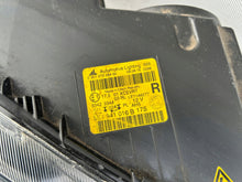 Laden Sie das Bild in den Galerie-Viewer, Frontscheinwerfer Skoda Octavia III 5E1941016B Xenon Rechts Headlight SCH7441991202lr
