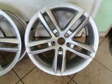 Laden Sie das Bild in den Galerie-Viewer, 1x Alufelge 18 Zoll 7.0" 5x112 43ET Silber 8Q0601025AA Audi Q3 Rim Wheel FEL9705645454oe