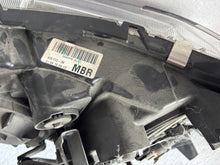 Laden Sie das Bild in den Galerie-Viewer, Frontscheinwerfer Mitsubishi Lancer VIII I 8301C3-38 Rechts Headlight SCH9031082373cw