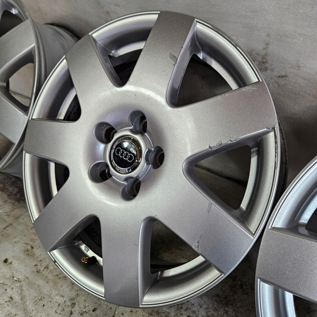 4x Alufelge 17 Zoll 7.0" 5x112 45ET 3B0071492 Audi A4 B6 B7 Passat Beetle Sharan FEL1142361066om