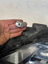 Laden Sie das Bild in den Galerie-Viewer, Frontscheinwerfer VW Touran 5TB941035 LED Links Scheinwerfer Headlight