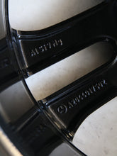 Load image into Gallery viewer, 1x Alufelge 17 Zoll 7.5&quot; 5x112 47ET Glanz Silber A2044017502 Mercedes-Benz W204