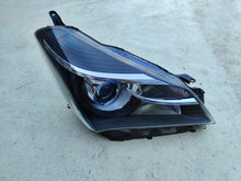Laden Sie das Bild in den Galerie-Viewer, Frontscheinwerfer Toyota Yaris FPW1718 Rechts Scheinwerfer Headlight SCH8010717866jz