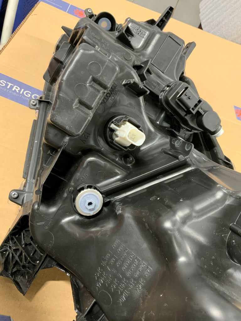 Frontscheinwerfer Toyota Yaris 27583R 27582R LED Rechts Scheinwerfer Headlight SCH8850578121qb