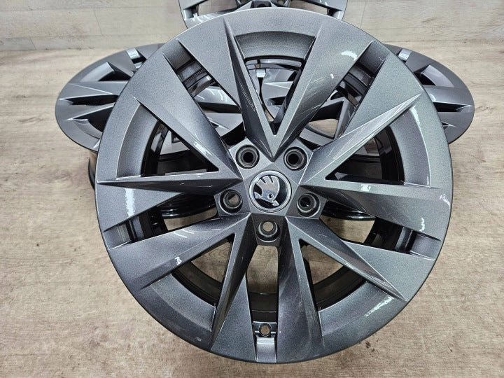 4x Alufelge 17 Zoll 7.0" 5x112 46ET Glanz Silber 5E3601025E Mg Octavia I FEL8888002154uo
