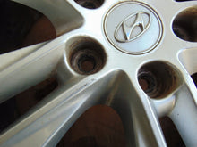 Laden Sie das Bild in den Galerie-Viewer, 1x Alufelge 16 Zoll 6.5&quot; 5x114.3 45ET Silber PZ474-E067D-Z Toyota Auris