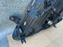 Laden Sie das Bild in den Galerie-Viewer, Frontscheinwerfer Seat Ateca 576941008F Rechts Scheinwerfer Headlight SCH2461920612zf