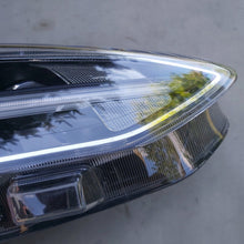 Laden Sie das Bild in den Galerie-Viewer, Frontscheinwerfer Ford Focus JX7B-1E014-AD Full LED Rechts Headlight