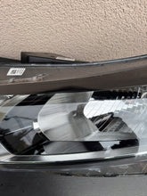 Laden Sie das Bild in den Galerie-Viewer, Frontscheinwerfer Hyundai I20 III 92101-Q0050 Links Scheinwerfer Headlight