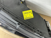 Laden Sie das Bild in den Galerie-Viewer, Frontscheinwerfer Skoda Yeti 5L1941016C Xenon Rechts Scheinwerfer Headlight