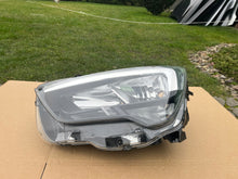 Laden Sie das Bild in den Galerie-Viewer, Frontscheinwerfer Opel E Combo 9816825580 90145298 Links Scheinwerfer Headlight