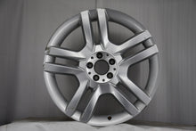 Laden Sie das Bild in den Galerie-Viewer, 1x Alufelge 20 Zoll 9.0" 5x112 57ET Glanz Silber A1664010902 Mercedes-Benz FEL8582015186kd