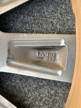 Laden Sie das Bild in den Galerie-Viewer, 1x Alufelge 18 Zoll 8.0&quot; 5x112 6883351 Mini Clubman F54 Rim Wheel