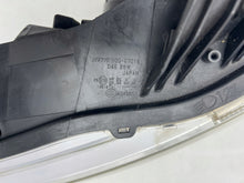 Laden Sie das Bild in den Galerie-Viewer, Frontscheinwerfer Mitsubishi Pajero IV 100-67018 Xenon Rechts oder Links
