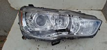 Laden Sie das Bild in den Galerie-Viewer, Frontscheinwerfer Mitsubishi Outlander II 8301C4-12 Xenon Rechts Headlight