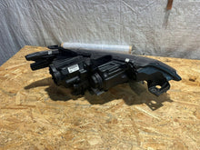 Laden Sie das Bild in den Galerie-Viewer, Frontscheinwerfer Mitsubishi Outlander III 8301C8-53 Rechts oder Links